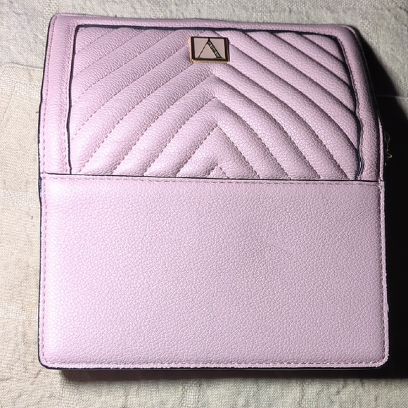 Victoria's Secret Light Pink Quilted Wallet EUC NOW ONLY $30 - Picture 4 of 7